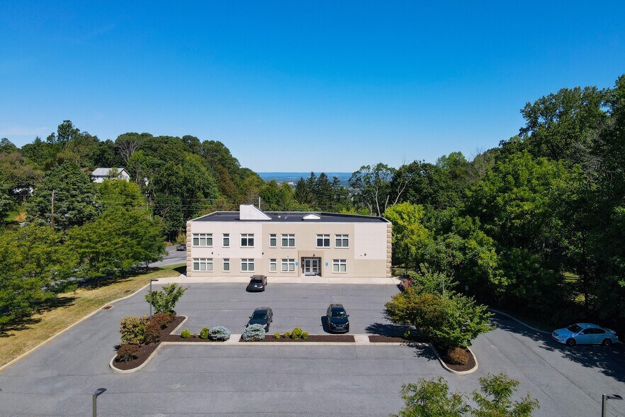 More Photos Of 1425 Mountain Dr N, Bethlehem Office For Sale