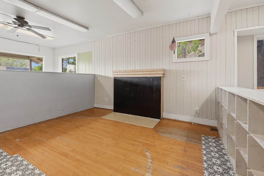 More Photos Of 819 12th Ave S, Nampa Storefront For Sale
