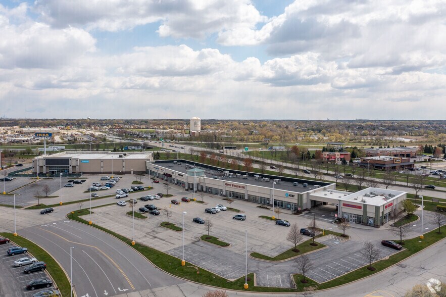 More Photos Of 702-734 E Boughton Rd, Bolingbrook Unknown For Lease