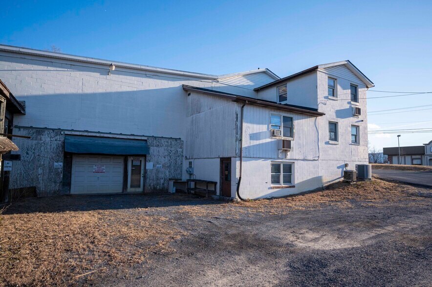 More Photos Of 659 N Main St, Woodstock Mixed Retail For Sale