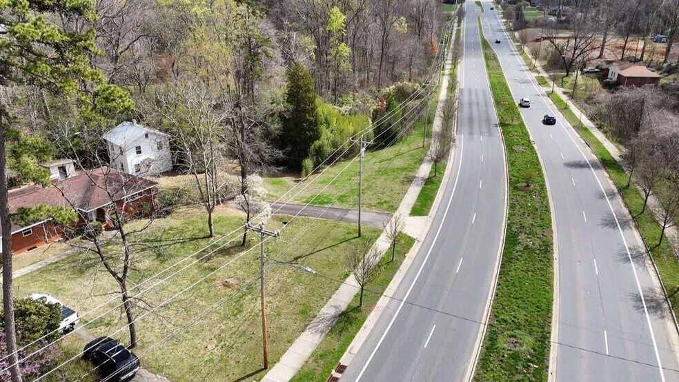 More Photos Of 4924 Freedom Dr, Charlotte Flex For Sale