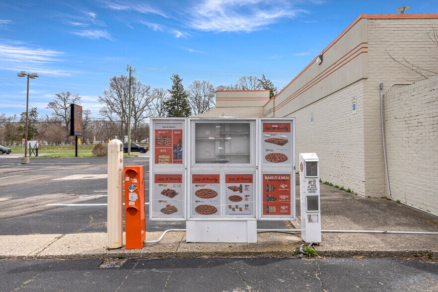 More Photos Of 15839 Telegraph Rd, Redford Township Fast Food For Lease