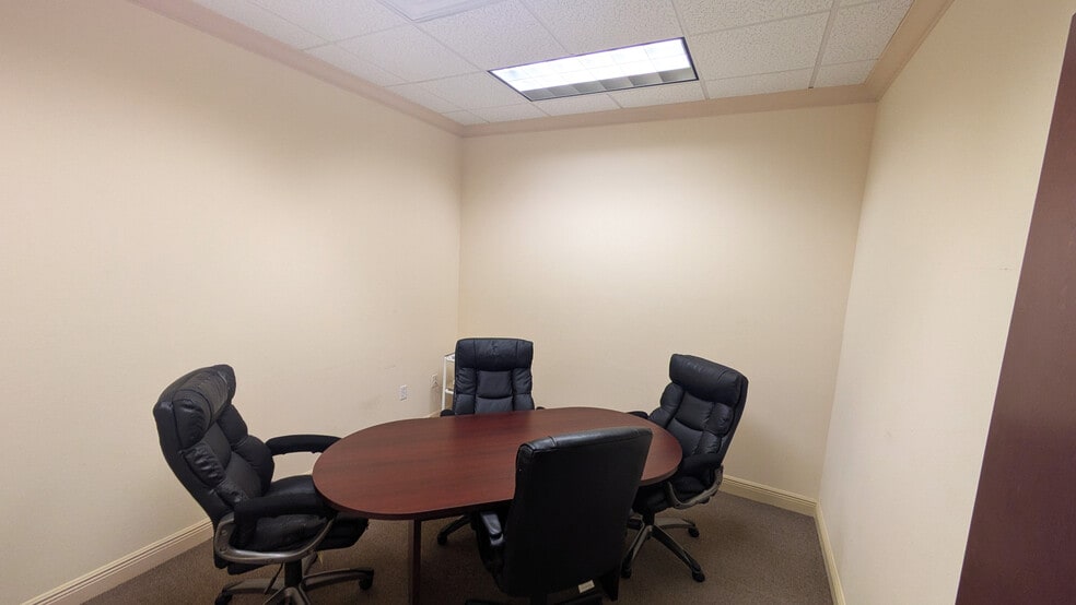 More Photos Of 5265 Office Park Blvd, Bradenton Medical For Lease