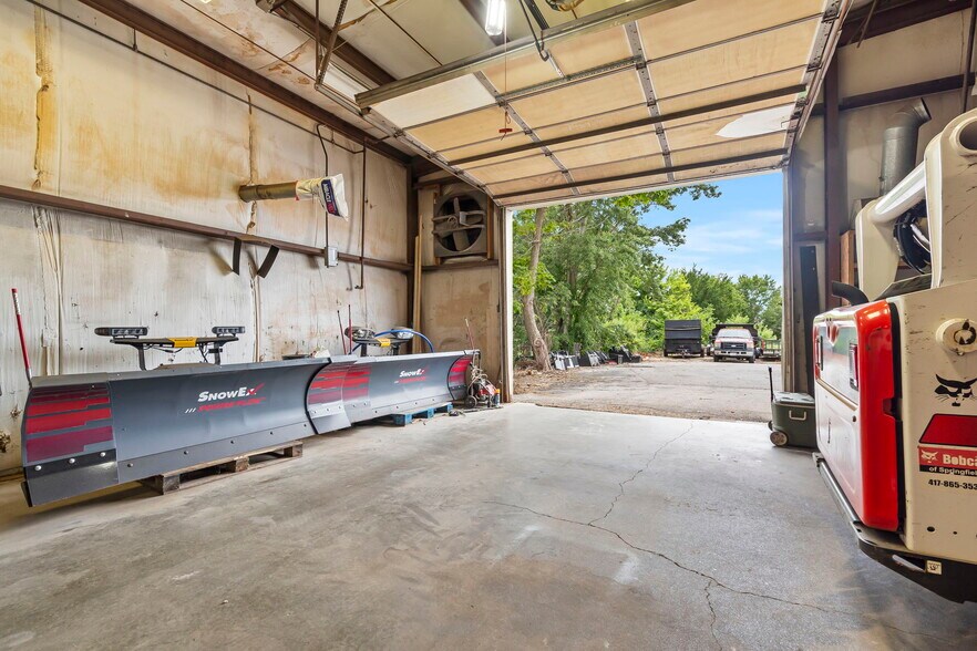 More Photos Of 5410 S Daniel St, Battlefield Manufacturing For Sale