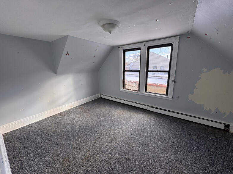 More Photos Of 1718 E 17th St, Brooklyn Office Residential For Lease