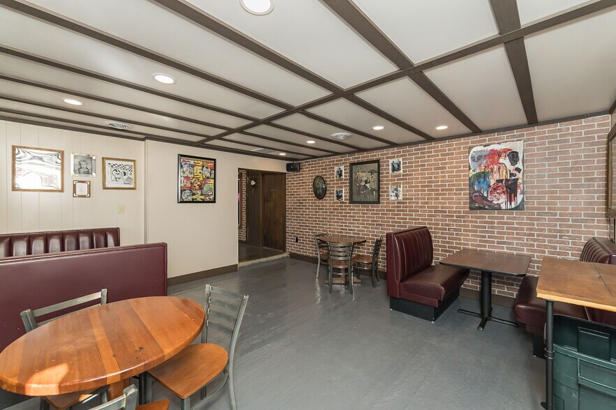 More Photos Of 3166 Highway B, Berger Winery Vineyard For Sale