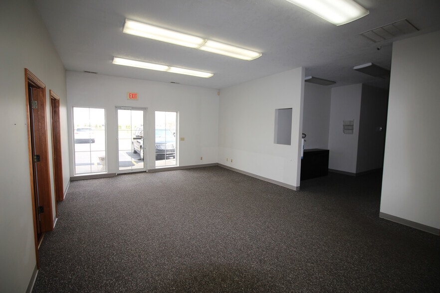 More Photos Of 2509 W 2nd St, Marion Office For Sale