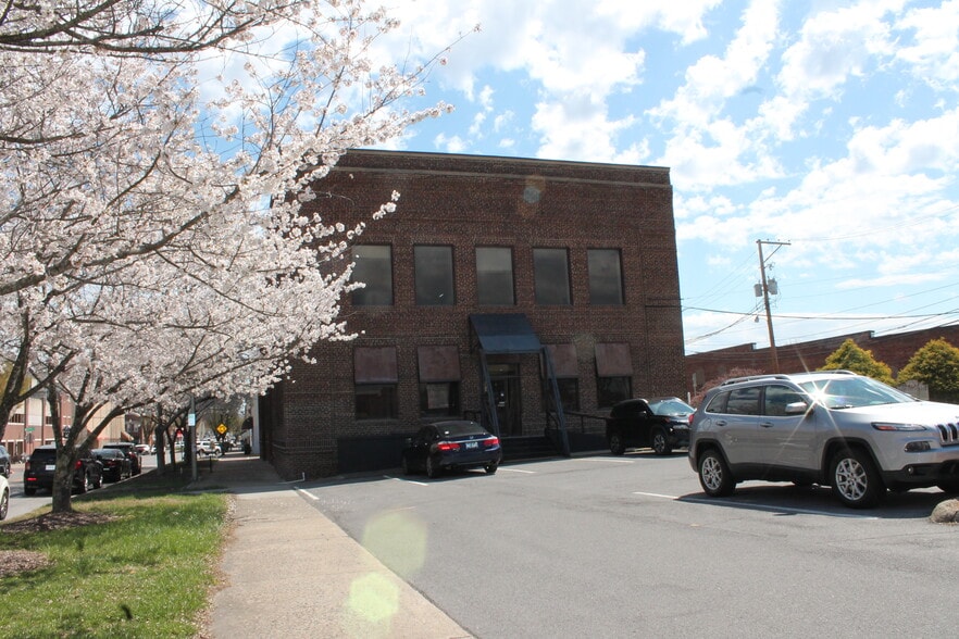 More Photos Of 201 W Market St, Kingsport Office For Sale