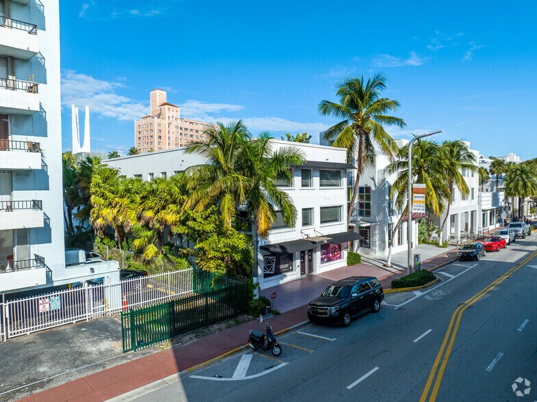 More Photos Of 736 Collins Ave, Miami Beach Storefront For Lease
