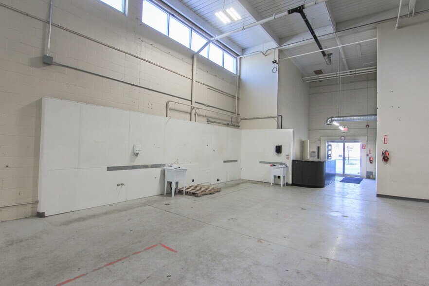 More Photos Of 7207 Fairmount Dr SE, Calgary Storefront Retail Office For Lease