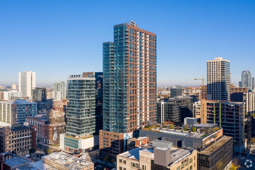 Primary Photo Of 637-643 N Wells St, Chicago Apartments For Lease