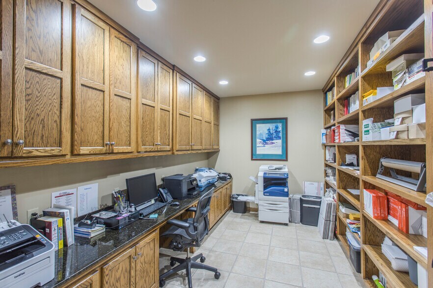 More Photos Of 3101 S Lakeside Dr, Oklahoma City Light Distribution For Lease