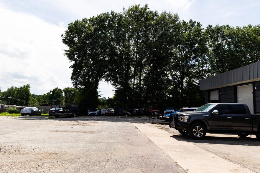More Photos Of 860 W Main St, Spartanburg Light Distribution For Sale