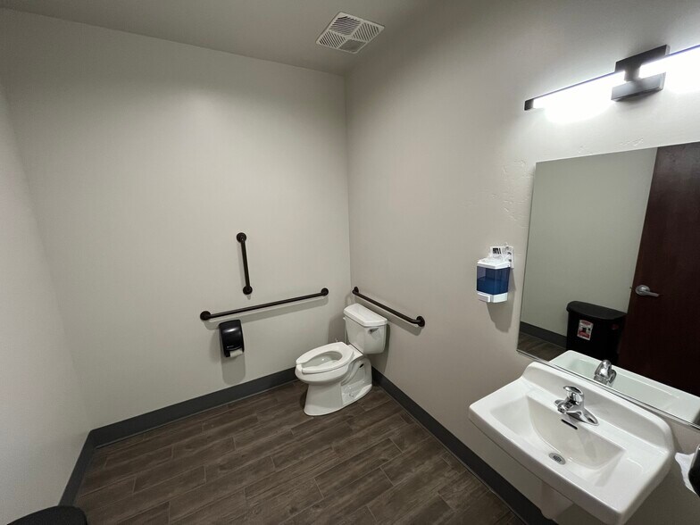 More Photos Of 3801 W Riverbend Ave, Post Falls Office For Lease