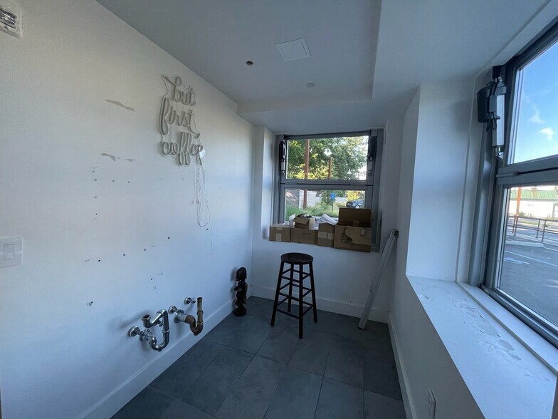 More Photos Of 600 E Putnam Ave, Cos Cob Freestanding For Lease