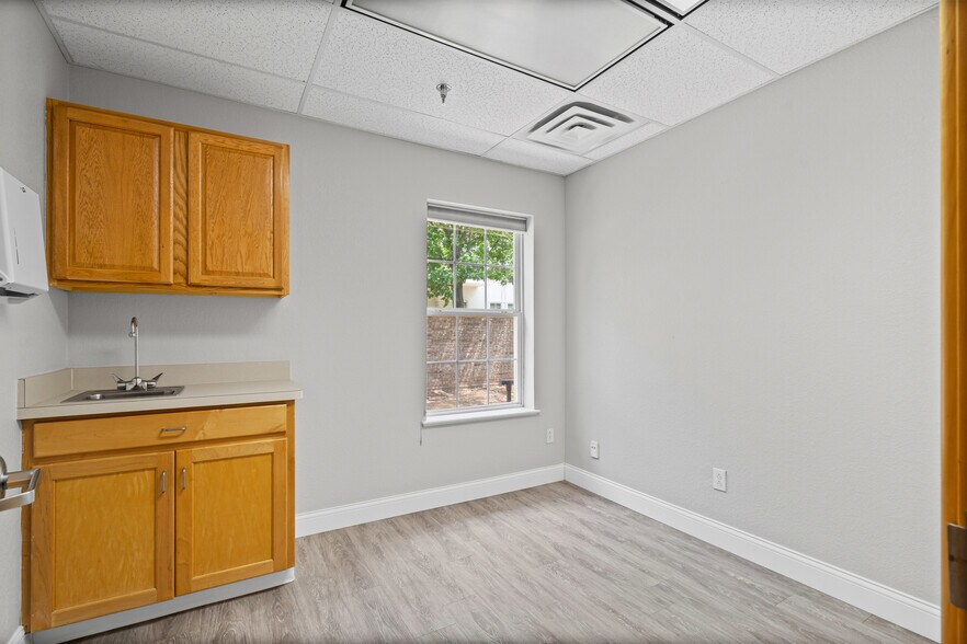 More Photos Of 6221 Colleyville Blvd, Colleyville Medical For Lease