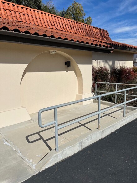 More Photos Of 110 S Ventura St, Ojai Freestanding For Lease