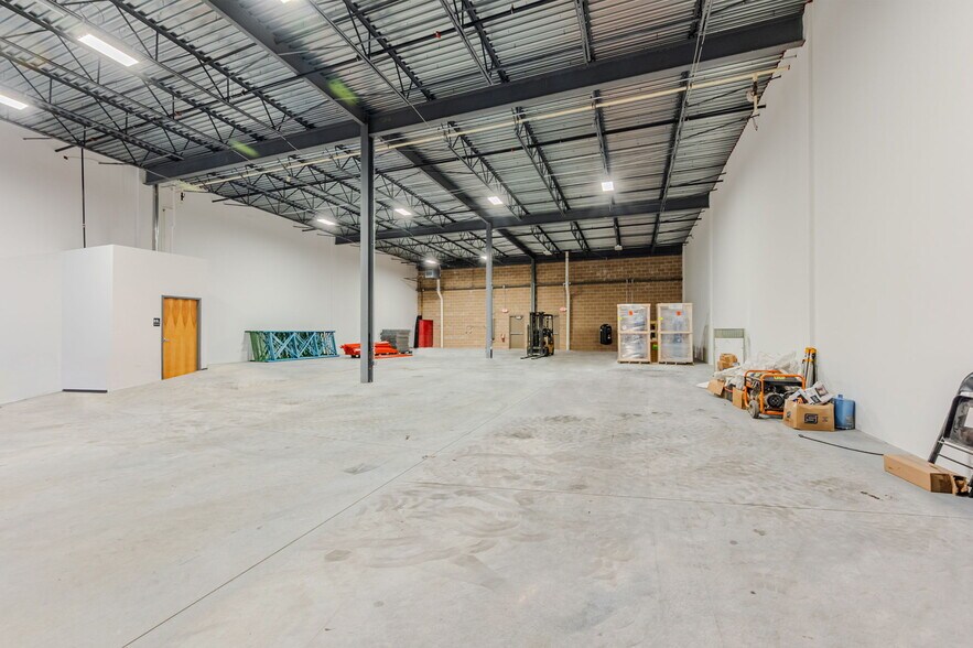 More Photos Of 410 Diamond State Blvd, Middletown Light Distribution For Lease