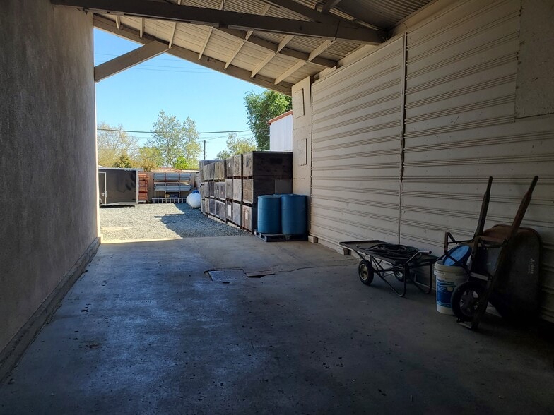 More Photos Of 14165 Market St, Walnut Grove Showroom For Sale