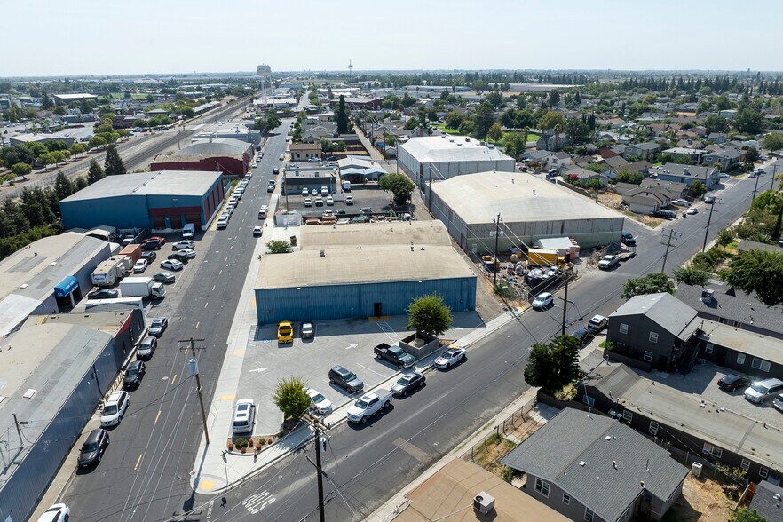 More Photos Of 270 Oak St, Manteca Warehouse For Lease