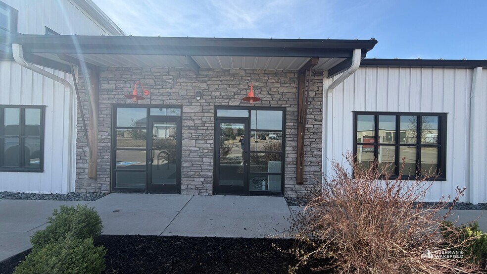 More Photos Of 5000 Goodman St, Timnath Showroom For Sale