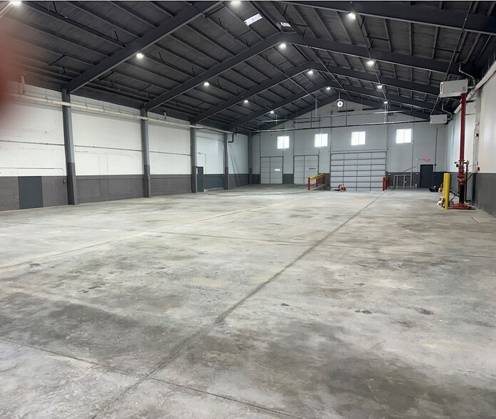 Primary Photo Of 902 Grace st, Elgin Industrial For Lease