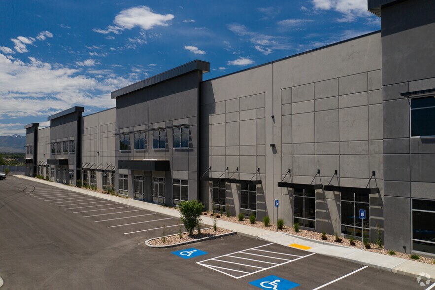 More Photos Of 9270 S 500 W, Sandy Showroom For Lease