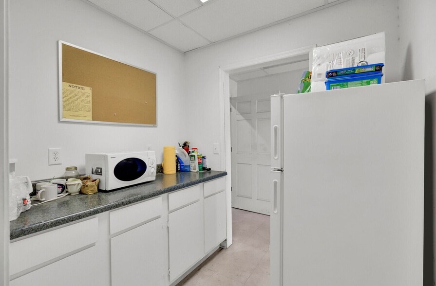 More Photos Of 1950 Belgrade Ave, Charleston Office For Lease