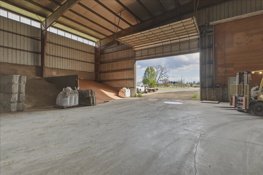 More Photos Of 6011 Grinde Ln NE, Silverton Flex For Lease