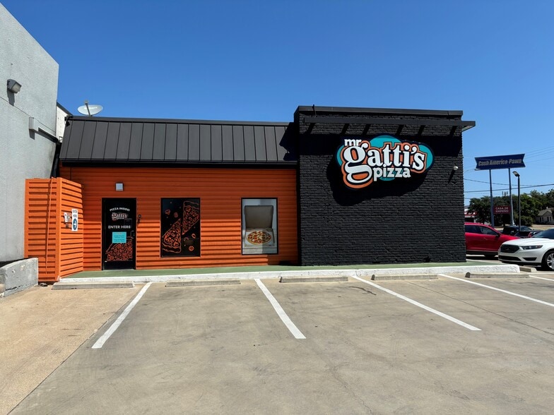 More Photos Of 2812 Horne St, Fort Worth Restaurant For Lease