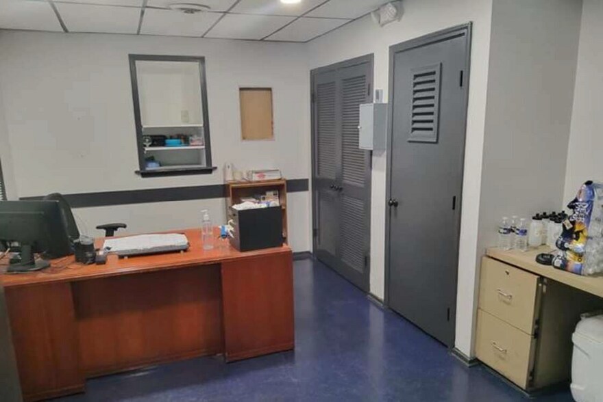 More Photos Of 1121 W Kentucky St, Louisville Distribution For Sale