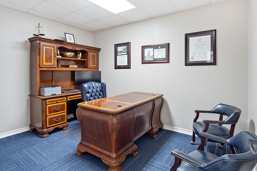 More Photos Of 6724 Paluxy Dr, Tyler Office For Lease