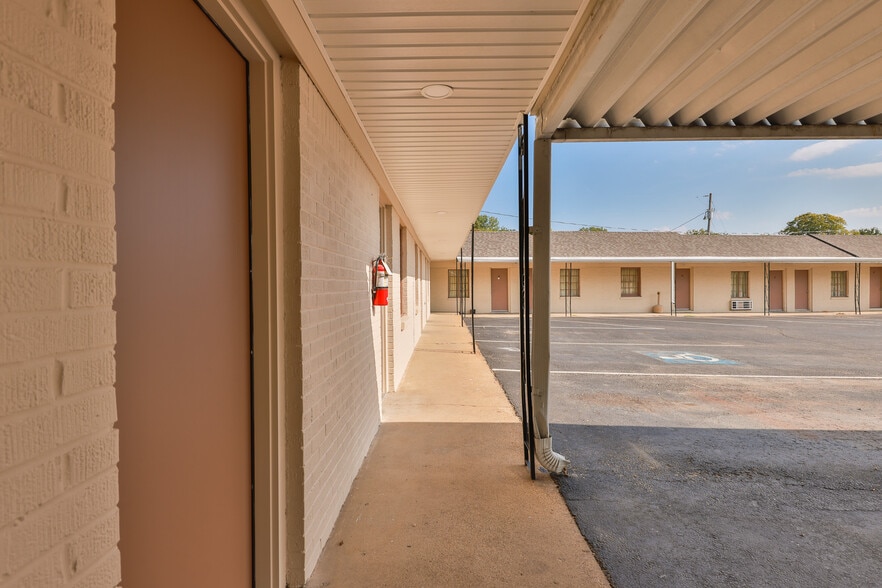 More Photos Of 551 Elm St, Martin Hotel For Sale