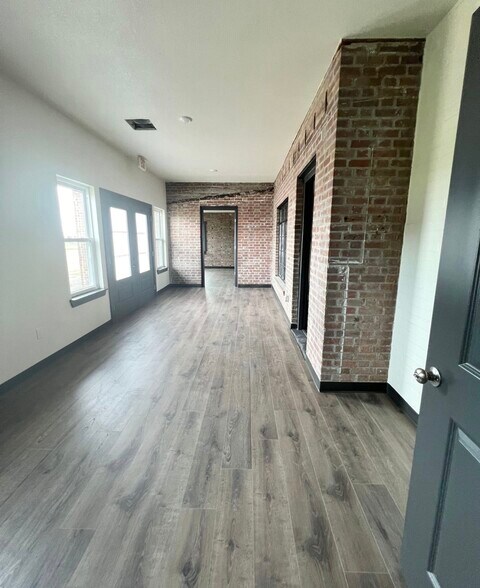 More Photos Of 902 S Broadway St, La Porte Office For Sale