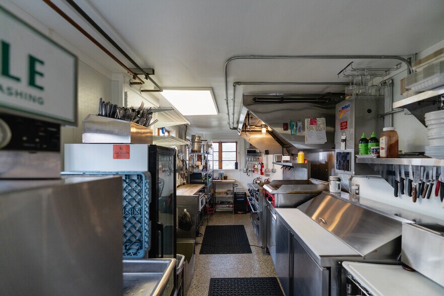 More Photos Of 927 S Cobb St, Palmer Restaurant For Sale