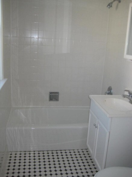 More Photos Of 1915 Asbury Ave, Evanston Apartments For Sale