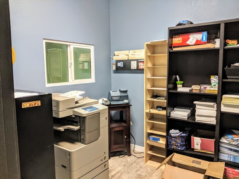 More Photos Of 22024 Lassen St, Chatsworth Office For Sale