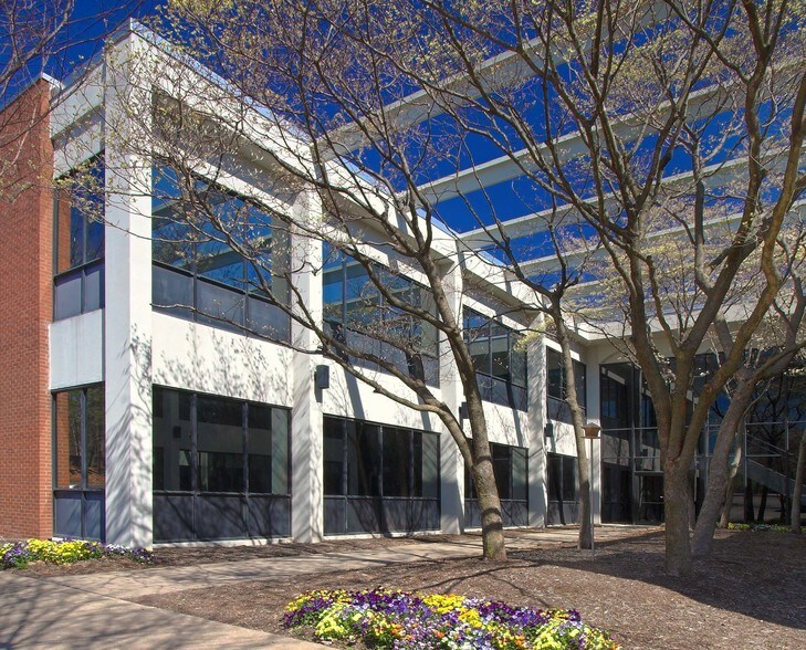 Primary Photo Of 8001 Franklin Farms Dr, Richmond Unknown For Lease