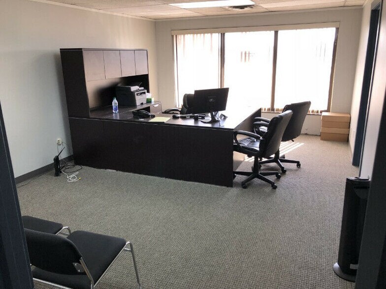 More Photos Of 3456 91 St St NW, Edmonton Flex For Lease