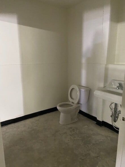 More Photos Of 12302 Wardman St, Whittier Warehouse For Lease