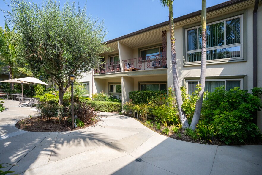 More Photos Of 1633 N Laurel Ave, Los Angeles Apartments For Sale