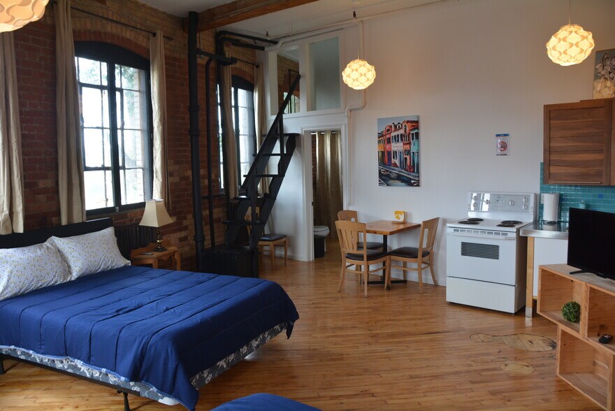 More Photos Of 2480 Dundas St W, Toronto Apartments For Sale