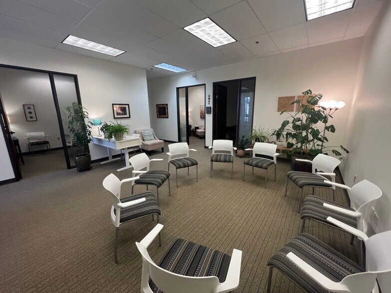 More Photos Of 2000-2090 S Eagle Rd, Meridian Office For Sale