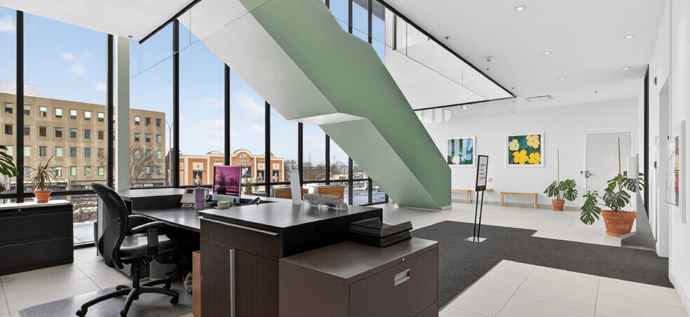 More Photos Of 1428-1432 Boul Saint-Martin O, Laval Office For Sale