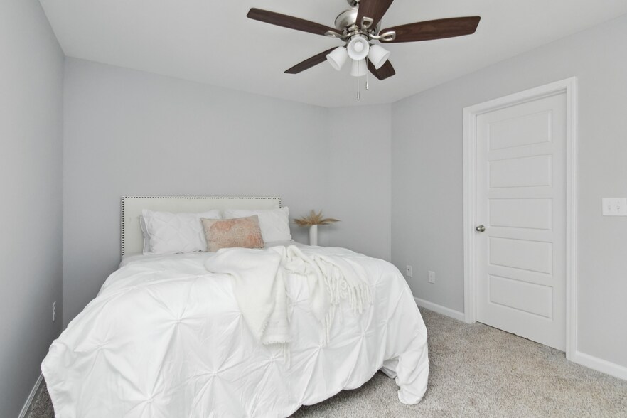 More Photos Of 100 Henry Dr, Burns Apartments For Sale