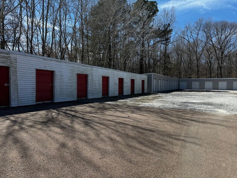 More Photos Of 2755 Highway 641 N, Paris Self Storage For Sale