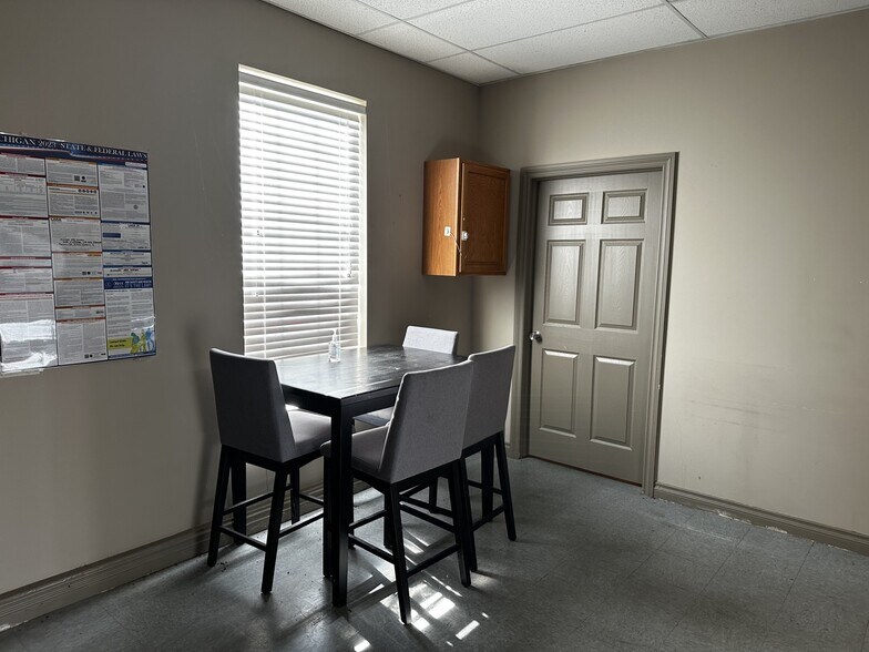 More Photos Of 15502 S Telegraph Rd, Monroe Medical For Lease