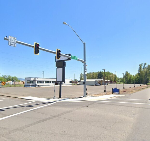 More Photos Of 325 W 1st Ave, Junction City Auto Dealership For Sale