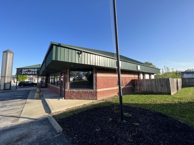 More Photos Of 205 Defiance St, Wapakoneta Health Club For Lease