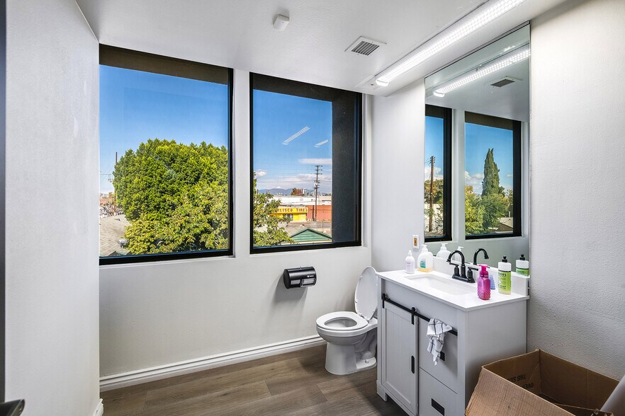 More Photos Of 6746 Valjean Ave, Van Nuys Loft Creative Space For Sale